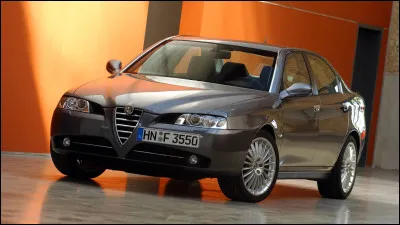 Anim&eacute;e par l'un des moteurs les plus appr&eacute;ci&eacute;s de la production, ses soucis &eacute;lectroniques renforcent le clich&eacute; selon lequel la marque au Scudetto con&ccedil;oit des voitures pour de fervents passionn&eacute;s. Saurez-vous me donner le nom de cette voiture ?