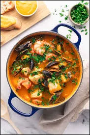 La bouillabaisse est le plat typique de Marseille. Elle se compose d'une soupe de poissons accompagn&eacute;e de cro&ucirc;tons de pain frott&eacute;s &agrave; l�ail et tartin&eacute;s de rouille, de morceaux de poissons, et de pommes de terre. Avec la pomme de terre, la tomate et l'huile d'olive, quel foie de poisson est utilis&eacute; pour la conception de la rouille ?