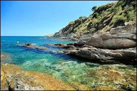 La C&ocirc;te Vermeille se situe entre la fronti&egrave;re italienne et Menton. Vrai ou faux ?