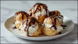 Quelle p&acirc;te est utilis&eacute;e pour faire des profiteroles ?