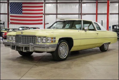 Quand je pense &agrave; Calais, je pense imm&eacute;diatement &agrave; la cit&eacute; du nord de la France. Pourtant, en faisant mes recherches, j'ai appris que plusieurs villes &eacute;tats-uniennes &eacute;taient homonymes de la ville fran&ccedil;aise. Je suppose que cette grande berline fait, elle aussi, r&eacute;f&eacute;rence &agrave; la cit&eacute; portuaire tricolore. Qui l'a produite ?