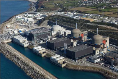 Quel est le nom de cette centrale nucl&eacute;aire situ&eacute;e dans le d&eacute;partement de la Manche ?