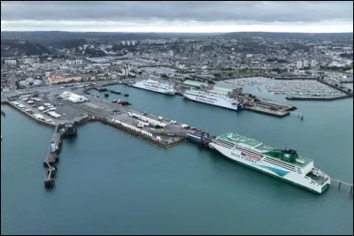 Quel est ce plus grand port du d&eacute;partement de la Manche ?