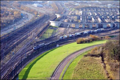 Le tunnel sous la Manche relie Calais &agrave; quelle ville anglaise ?