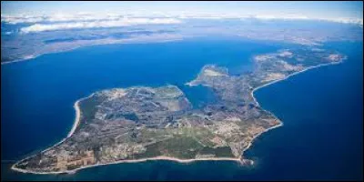 Comment s'appelle l'&icirc;le fran&ccedil;aise situ&eacute;e dans le golfe de Gascogne ?