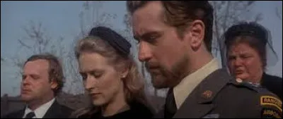 Dans le titre de ce film de Michael Cimino, sorti en 1978, qui raconte l'amiti&eacute; de trois ouvriers am&eacute;ricains mobilis&eacute;s et partis comme soldats combattre au Vietnam, c'est ...