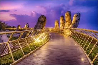 Que signifie l'expression "faire un pont d'or &agrave; quelqu'un" ?