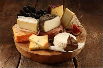 Et nous terminons ce quiz culinaire en revenant dans notre si beau pays. Combien de vari&eacute;t&eacute;s de fromages sont fabriqu&eacute;s dans l'hexagone ?