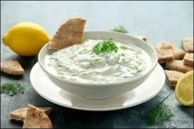 Quelle herbe aromatique est indispensable dans le tzatziki grec ?