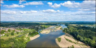 Quel est ce cours d'eau qui traverse Nevers ?