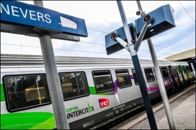 Quelle est cette ligne ferroviaire qui passe toujours par Nevers ?