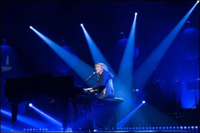 Quelle chanteuse est l'auteure-compositrice et interpr&egrave;te du titre ''Monsieur Dupont'' ?