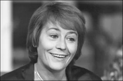 Qui est cette actrice qui joue le premier r&ocirc;le dans le film ''Une robe noire pour un tueur'' ?