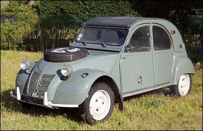 Cette 2CV Sahara poss&egrave;de une particularit&eacute;, laquelle ?