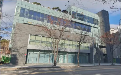 Quels groupes sont dans l'agence WakeOne ?