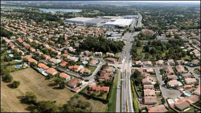 Le nom de cette ville est...