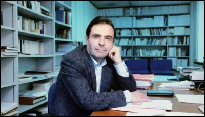 Je crois que le chapitre portera sur l'opinion publique. J'esp&egrave;re que nous n'allons pas voir une notion de Pierre Bourdieu. Nous avons eu droit &agrave; d&eacute;j&agrave; au moins une dizaine. De quelle sp&eacute;cialit&eacute; je parle ?