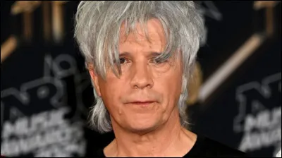 Qui est ce chanteur qui n�a jamais fait partie du groupe ''T&eacute;l&eacute;phone'' ?