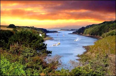 Quelle est ce petit cours d'eau qui se jette dans la mer ?