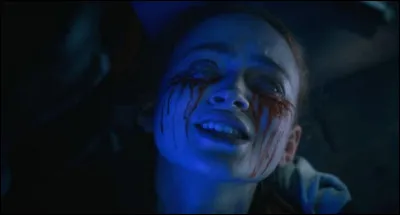 Qui est rest&eacute; aupr&egrave;s de Max quand elle &eacute;tait en train de mourir ?