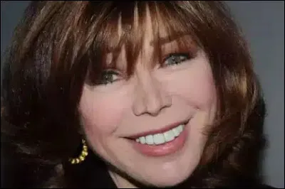 Quel est le nom de sc&egrave;ne cette chanteuse dont le vrai nom est ''Isabelle Morizet'' ?