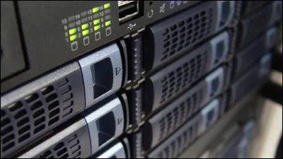 Dans TrueNAS SCALE, comment fonctionne la haute disponibilit&eacute; (HA) simplifi&eacute;e via "TrueCommand" ?