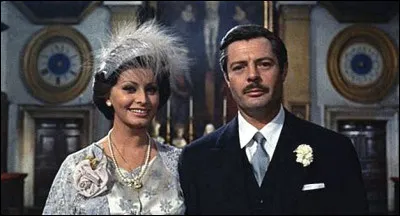 Qui est le r&eacute;alisateur du film "Mariage &agrave; l'italienne" en 1964 ?