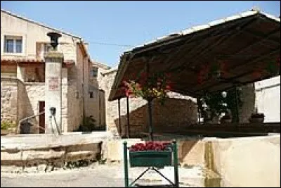 Nous partons en Occitanie, &agrave; Est&eacute;zargues. Village de l'arrondissement de N&icirc;mes, il se situe dans le d&eacute;partement ...