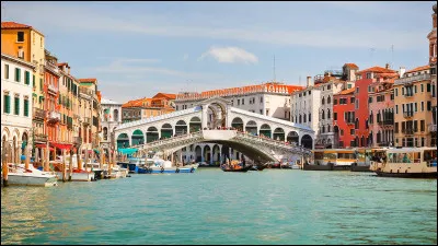 Le pont du Rialto se trouve &agrave;...