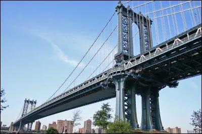 Le pont de Manhattan se trouve &agrave;...