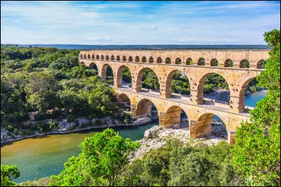 Le pont du Gard se trouve en...
