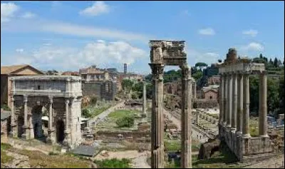 Compl&egrave;te !"Rome est un des empires les plus importants de l'Antiquit&eacute;, et surtout, un des plus durables. Son expansion d&eacute;bute en ______, au 5e si&egrave;cle avant notre &egrave;re. Rome est alors une petite cit&eacute;-&Eacute;tat. Elle soumet petit &agrave; petit ses voisins, les autres populations de l'Italie : les ______, les _________, les Samnites et les Grecs."