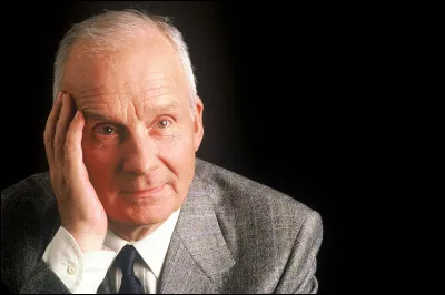 Qui est cet acteur qui joue le r&ocirc;le principal dans le film ''Le Promeneur du Champ-de-Mars'' ?