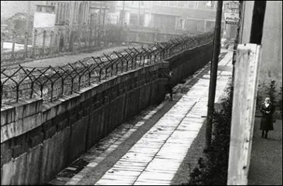 En quelle ann&eacute;e a eu lieu la chute du mur de Berlin ?