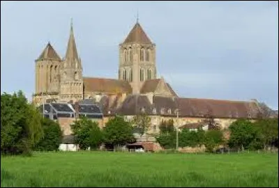Je vous emm&egrave;ne en Normandie &agrave; la d&eacute;couverte de l'abbaye b&eacute;n&eacute;dictine de Saint-Pierre-sur-Dives. Ancienne commune de l'arrondissement de Lisieux, elle se situe ...