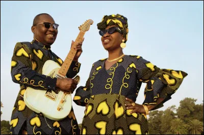 Compl&eacute;tez ces paroles d'Amadou et Mariam : &laquo; Les dimanches &agrave; Bamako c'est les jours de � &raquo;.
