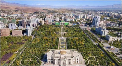 Quelle capitale peut &ecirc;tre traduite par &laquo; lundi &raquo; dans sa langue natale ?