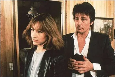 Dans quel film a-t-elle pour partenaire Alain Delon ?