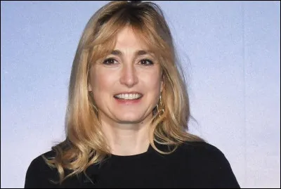Avec quel homme politique ''Julie Gayet'' est-elle en couple ?