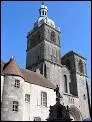 Aux confins du Morvan et de l'Auxois, la ville doit sa rputation  la qualit de sa gastronomie (Site remarquable du got). La basilique St-Andoche et la butte de Thil.