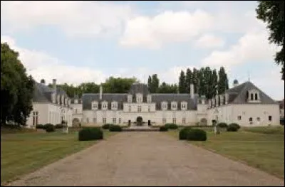 Je vous emm&egrave;ne maintenant au ch&acirc;teau de Champigny-sur-Veude. Commune Tourangelle, elle se situe en r&eacute;gion ...