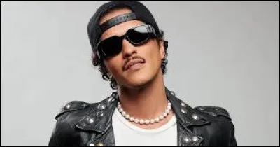 &Agrave; quel chanteur am&eacute;ricain doit-on le tube "I Just Might" ?