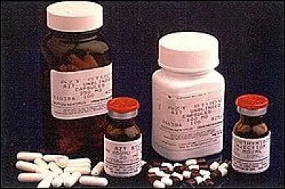 Le 20 mars 1987, le premier traitement antir&eacute;troviral est autoris&eacute; aux &Eacute;tats-Unis. Quel est son nom ?
