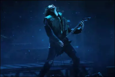 Sur quel musique Eddie Munson joue t il de la guitare ?