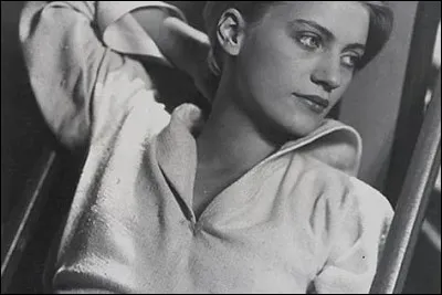 Revenue &agrave; New York en 1927 elle est rep&eacute;r&eacute;e par hasard par Cond&eacute; Nast fondateur du magazine...