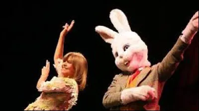 "Un lapin" est le nom d'une c&eacute;l&egrave;bre chanson enfantine fran&ccedil;aise de Chantal Goya.