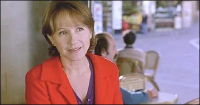 Elle est Sophie et vit &agrave; Paris dans le quartier latin avec son mari Xavier psychanalyste (Jean-Pierre Darroussin) :