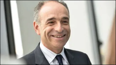 Qui est cet homme politique, auteur du livre ''Manifeste pour une droite d&eacute;complex&eacute;e'' ?