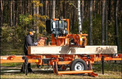 Quel est le r&ocirc;le de cette machine install&eacute;e sur une remorque de camion ?
