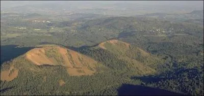 Cet ensemble volcanique est en France. C'est la chane des...